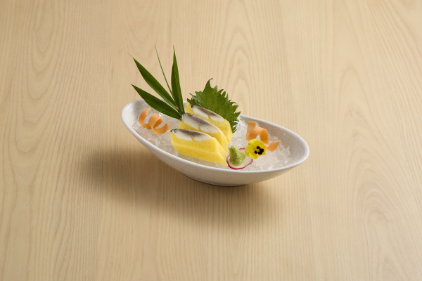 SASHIMI CÁ TRÍCH TRỨNG VÀNG (Herring Fish with Roe)